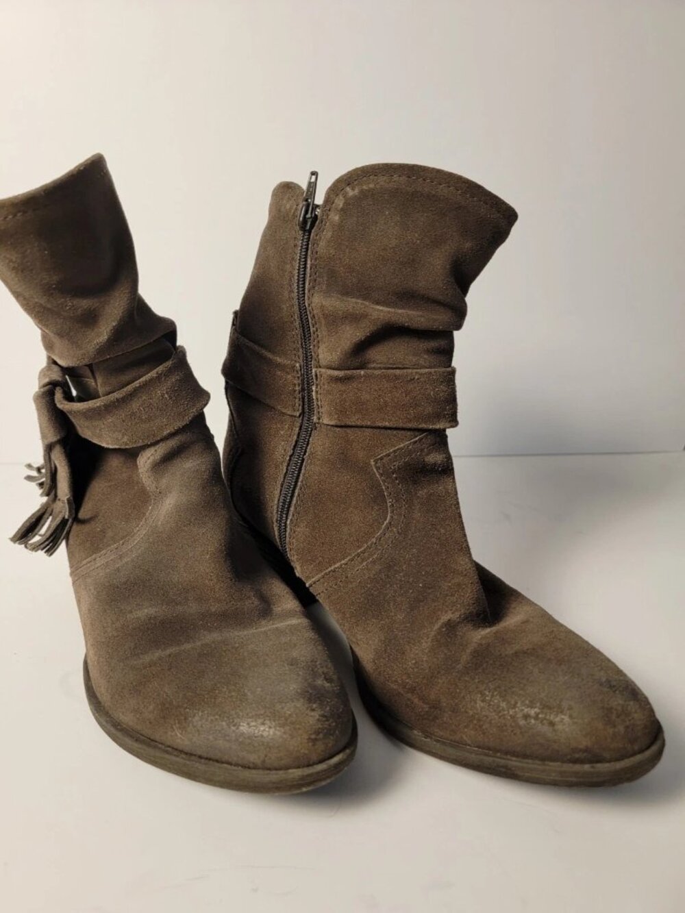 Women's Joseph Seibel grey suede bootie with tassle; size 37EU; GUC Fleece lined